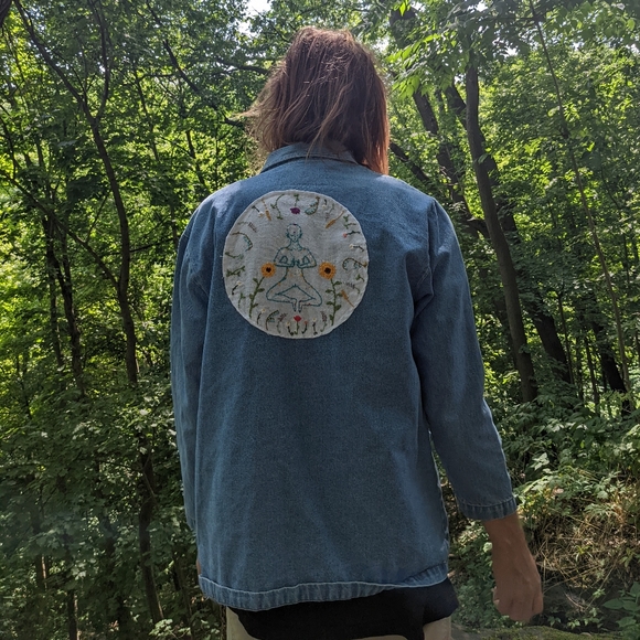 Size XL HAND EMBROIDERED JEAN JACKET - Picture 2 of 3
